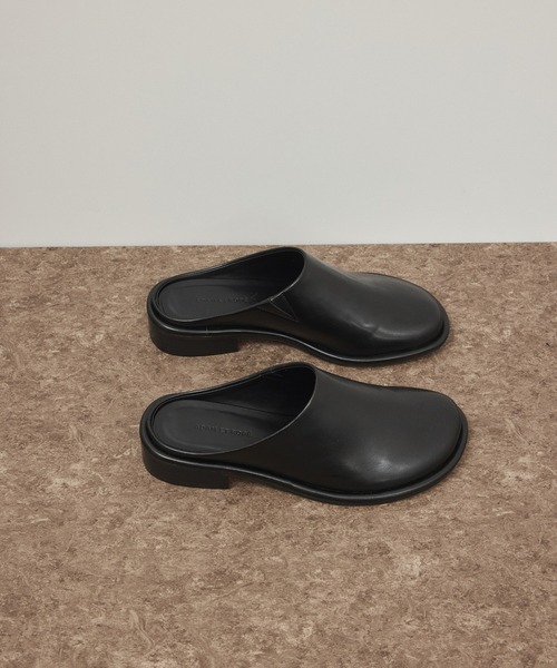 ADAM ET ROPE'（アダムエロペ）の「オブリークトゥクロッグ（サンダル・レディース・ブラック/ダークブラウン/レッド・36/37/38）」の4枚目の写真