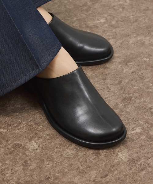 ADAM ET ROPE'（アダムエロペ）の「オブリークトゥクロッグ（サンダル・レディース・ブラック/ダークブラウン/レッド・36/37/38）」の5枚目の写真