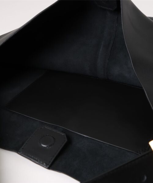 ALLSAINTS（オールセインツ）の「ASHA LEATHER SHOULDER BAG | ASHA レザー ショルダー バッグ（ショルダーバッグ・レディース・ブラック・ONE SIZE）」の13枚目の写真