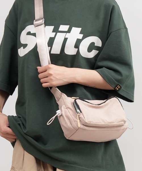 Beststore(ベストストア)の「多収納 軽量ナイロンショルダーバッグ ファスナーポケット付き 男女兼用(ショルダーバッグ・レディース・ブラック/ベージュ/カーキ/ライトベージュ・FREE)」の3枚目の写真