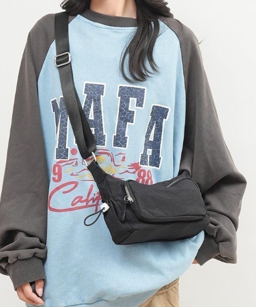 Beststore(ベストストア)の「多収納 軽量ナイロンショルダーバッグ ファスナーポケット付き 男女兼用(ショルダーバッグ・レディース・ブラック/ベージュ/カーキ/ライトベージュ・FREE)」の5枚目の写真