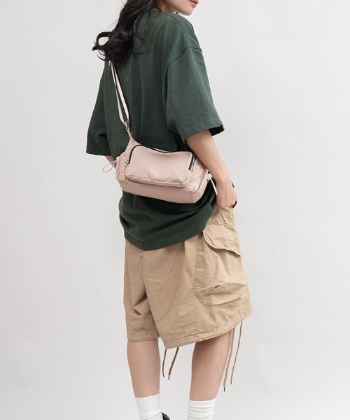 Beststore(ベストストア)の「多収納 軽量ナイロンショルダーバッグ ファスナーポケット付き 男女兼用(ショルダーバッグ・レディース・ブラック/ベージュ/カーキ/ライトベージュ・FREE)」の17枚目の写真