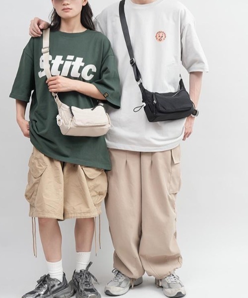 Beststore(ベストストア)の「多収納 軽量ナイロンショルダーバッグ ファスナーポケット付き 男女兼用(ショルダーバッグ・レディース・ブラック/ベージュ/カーキ/ライトベージュ・FREE)」の18枚目の写真
