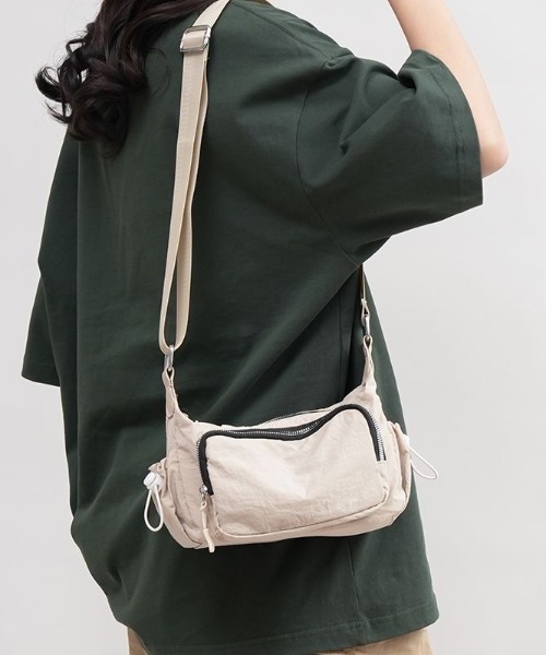 Beststore(ベストストア)の「多収納 軽量ナイロンショルダーバッグ ファスナーポケット付き 男女兼用(ショルダーバッグ・レディース・ブラック/ベージュ/カーキ/ライトベージュ・FREE)」の9枚目の写真