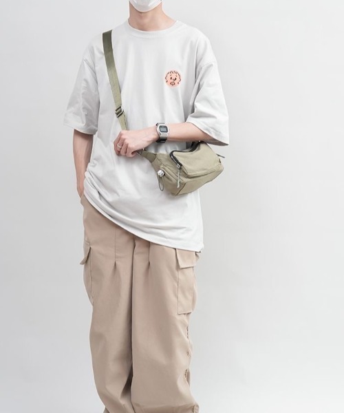Beststore(ベストストア)の「多収納 軽量ナイロンショルダーバッグ ファスナーポケット付き 男女兼用(ショルダーバッグ・レディース・ブラック/ベージュ/カーキ/ライトベージュ・FREE)」の15枚目の写真