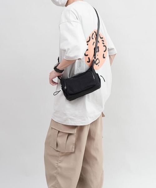 Beststore(ベストストア)の「多収納 軽量ナイロンショルダーバッグ ファスナーポケット付き 男女兼用(ショルダーバッグ・レディース・ブラック/ベージュ/カーキ/ライトベージュ・FREE)」の7枚目の写真