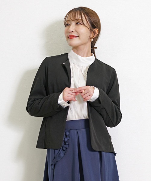 CHhdmn(シーエイチヒデモン)の「ストレッチジョーゼットノーカラーショート丈 ジャケット 秋冬(ノーカラージャケット・レディース・アイボリー/ブラック/ネイビー・M/L)」の1枚目の写真