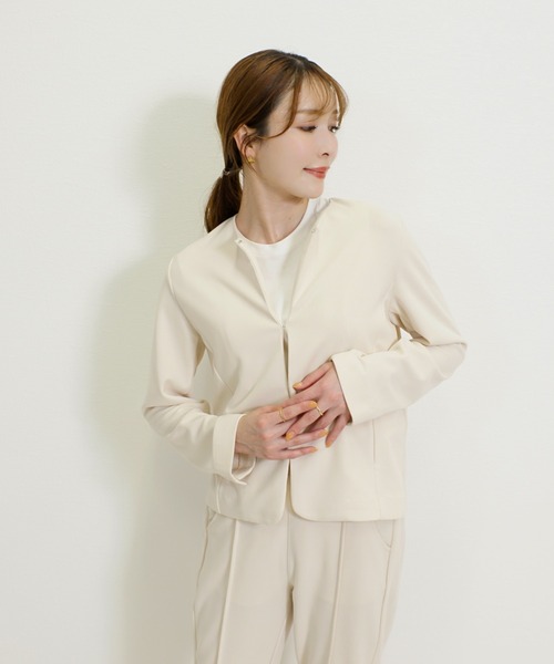 CHhdmn(シーエイチヒデモン)の「ストレッチジョーゼットノーカラーショート丈 ジャケット 秋冬(ノーカラージャケット・レディース・アイボリー/ブラック/ネイビー・M/L)」の5枚目の写真