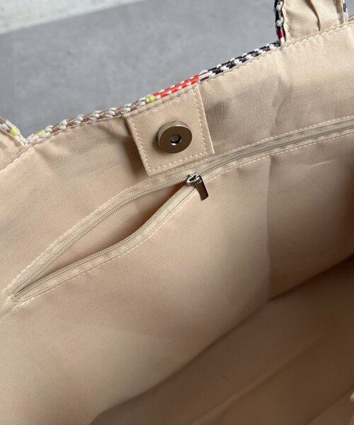 Chez toi(シェトワ)の「MIX/ストライプ柄トート(トートバッグ・レディース・オレンジ/ブラック/ブラウン・FREE)」の4枚目の写真