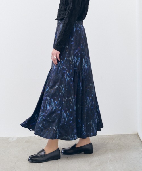 Muel Chic(ミュエルシック)の「Seren skirt セレンスカート(スカート・レディース・ブラック/オフホワイト/ブルー・SMALL/MEDIUM)」の22枚目の写真