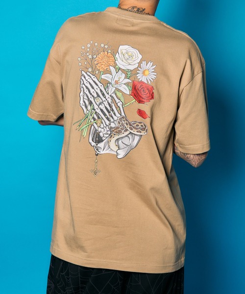 Subciety(サブサエティ)の「Flower praying hands tee(Tシャツ/カットソー・メンズ・ブラック/サンドベージュ/ホワイト・SMALL/MEDIUM/LARGE/X-LARGE/XX-LARGE)」の3枚目の写真