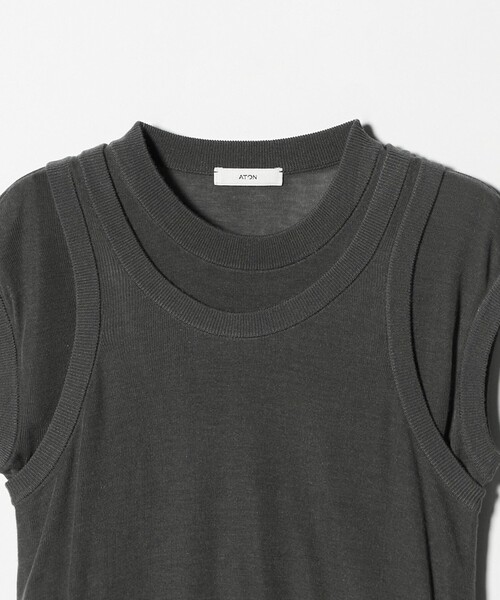 ATON（エイトン）の「＜ATON＞レイヤード ノースリーブ ニット（ニット/セーター・レディース・ダークグリーン/ダークグレー・02(38)）」の4枚目の写真