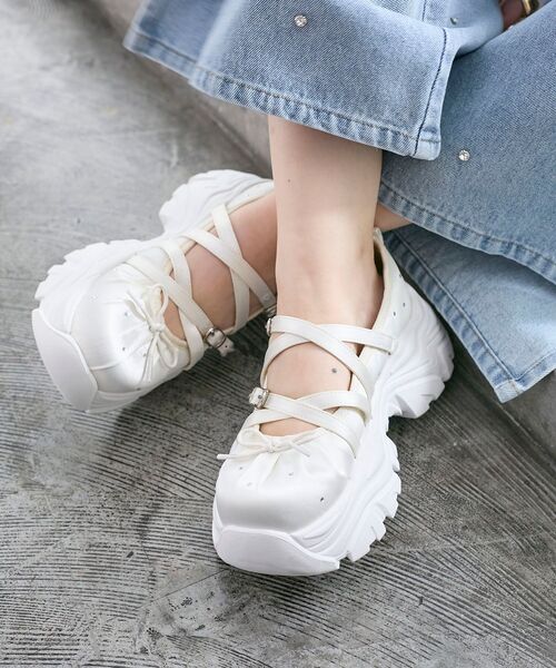 MAJESTIC LEGON（マジェスティックレゴン）の「キラキラサテンバレエスニーカー（スニーカー・レディース・アイボリー/ピンク/ブラック・LARGE/MEDIUM/SMALL/X-LARGE）」の4枚目の写真