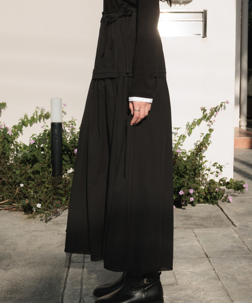 DEHEVE（デヘヴェ）の「Ruffle Long Skirt [Black]（スカート・レディース・ブラック・FREE）」の2枚目の写真