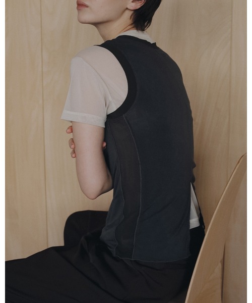 anuke（アンヌーク）の「Bicolor Tank Top（タンクトップ・レディース・アイボリー/チャコールグレー・FREE）」の4枚目の写真