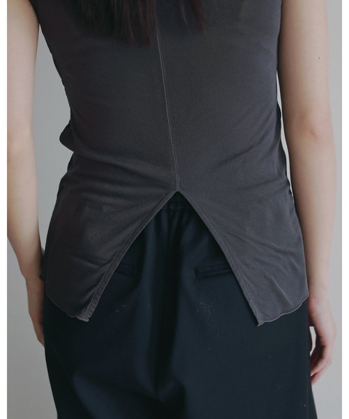 anuke（アンヌーク）の「Bicolor Tank Top（タンクトップ・レディース・アイボリー/チャコールグレー・FREE）」の12枚目の写真