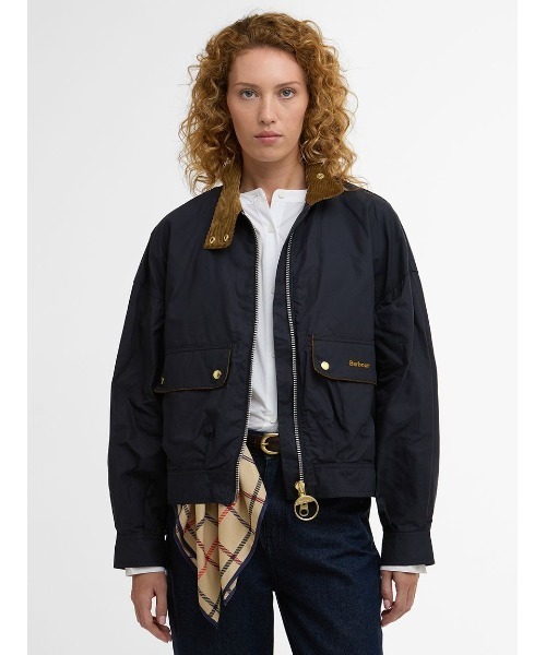 Barbour(バブアー)の「Blackthorn ショート丈カジュアルジャケット(ブルゾン・レディース・ベージュ/ネイビー・8/10)」の4枚目の写真