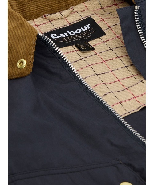 Barbour(バブアー)の「Blackthorn ショート丈カジュアルジャケット(ブルゾン・レディース・ベージュ/ネイビー・8/10)」の11枚目の写真
