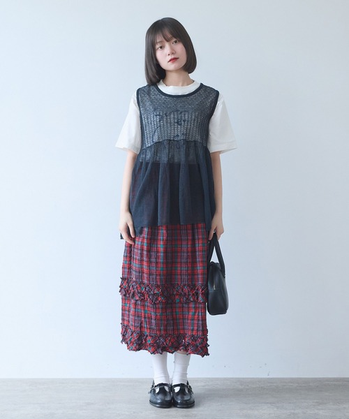 bulle de savon(ビュルデサボン)の「△透かし編み shari shari knit tunic(ベスト・レディース・チャコールグレー/ホワイト/レッド・FREE)」の21枚目の写真
