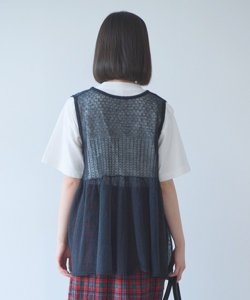 bulle de savon(ビュルデサボン)の「△透かし編み shari shari knit tunic(ベスト・レディース・チャコールグレー/ホワイト/レッド・FREE)」の20枚目の写真