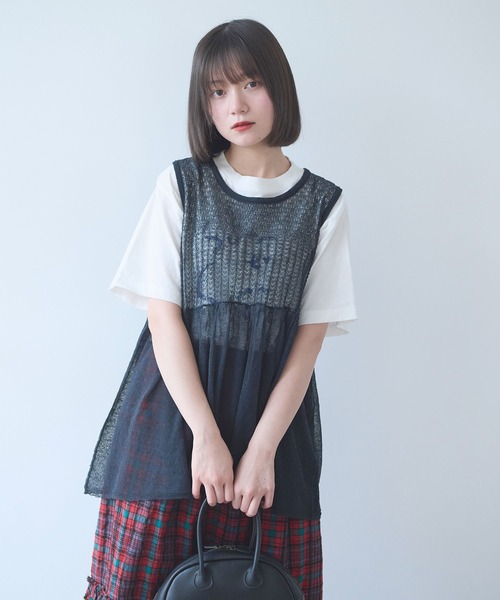 bulle de savon(ビュルデサボン)の「△透かし編み shari shari knit tunic(ベスト・レディース・チャコールグレー/ホワイト/レッド・FREE)」の16枚目の写真