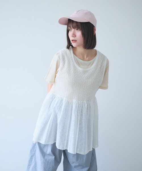 bulle de savon(ビュルデサボン)の「△透かし編み shari shari knit tunic(ベスト・レディース・チャコールグレー/ホワイト/レッド・FREE)」の4枚目の写真