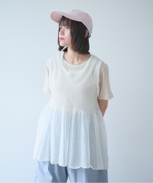 bulle de savon(ビュルデサボン)の「△透かし編み shari shari knit tunic(ベスト・レディース・チャコールグレー/ホワイト/レッド・FREE)」の5枚目の写真