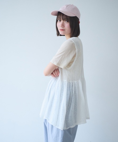bulle de savon(ビュルデサボン)の「△透かし編み shari shari knit tunic(ベスト・レディース・チャコールグレー/ホワイト/レッド・FREE)」の7枚目の写真