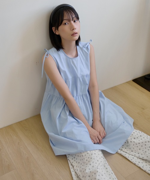 UNE MANSION(ユヌマンション)の「ショルダーリボンティアードワンピース(Tシャツ/カットソー・レディース・ブラック/アイボリー/スカイブルー・FREE)」の1枚目の写真