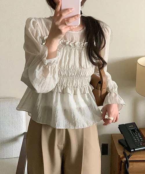 LAFFMO（ラフモ）の「ギャザーフリルクルーネックブラウス（シャツ/ブラウス・レディース・グレー/ベージュ・F）」の16枚目の写真