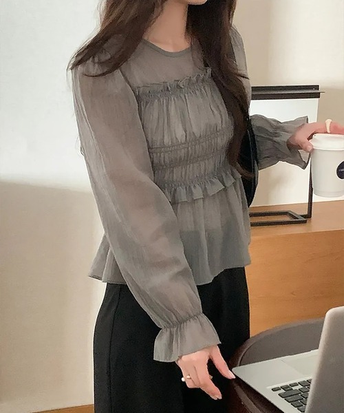 LAFFMO（ラフモ）の「ギャザーフリルクルーネックブラウス（シャツ/ブラウス・レディース・グレー/ベージュ・F）」の12枚目の写真