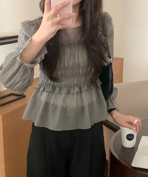 LAFFMO（ラフモ）の「ギャザーフリルクルーネックブラウス（シャツ/ブラウス・レディース・グレー/ベージュ・F）」の14枚目の写真