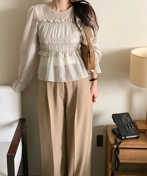 LAFFMO（ラフモ）の「ギャザーフリルクルーネックブラウス（シャツ/ブラウス・レディース・グレー/ベージュ・F）」の17枚目の写真