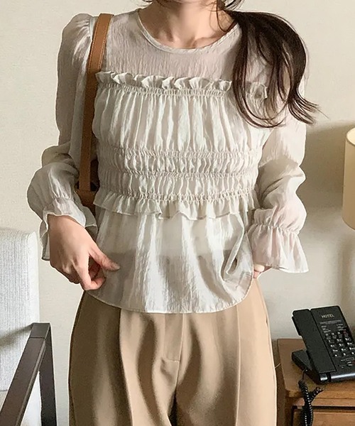 LAFFMO（ラフモ）の「ギャザーフリルクルーネックブラウス（シャツ/ブラウス・レディース・グレー/ベージュ・F）」の18枚目の写真
