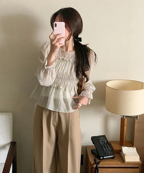 LAFFMO（ラフモ）の「ギャザーフリルクルーネックブラウス（シャツ/ブラウス・レディース・グレー/ベージュ・F）」の21枚目の写真
