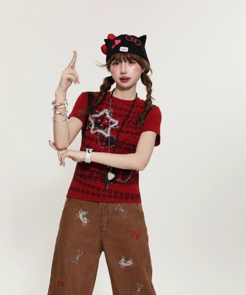 GEMEDA（ジェメダ）の「ハートプリント レースアップ風 半袖ニットトップス（Tシャツ/カットソー・レディース・レッド/ホワイト/モカ・M）」の11枚目の写真