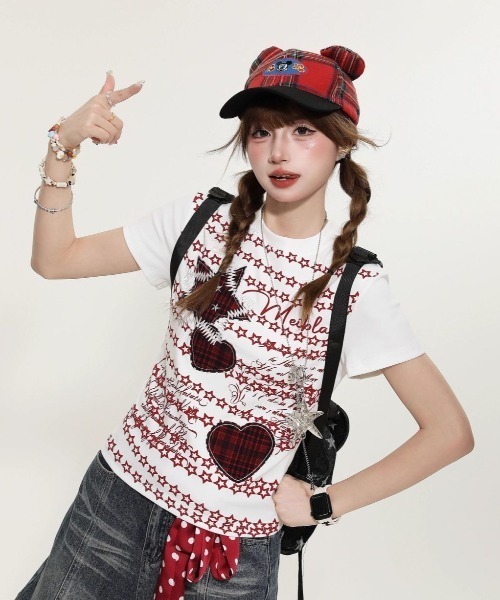 GEMEDA（ジェメダ）の「ハートプリント レースアップ風 半袖ニットトップス（Tシャツ/カットソー・レディース・レッド/ホワイト/モカ・M）」の9枚目の写真