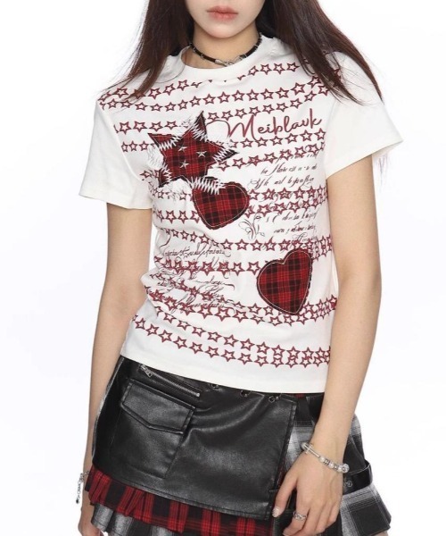 GEMEDA（ジェメダ）の「ハートプリント レースアップ風 半袖ニットトップス（Tシャツ/カットソー・レディース・レッド/ホワイト/モカ・M）」の14枚目の写真