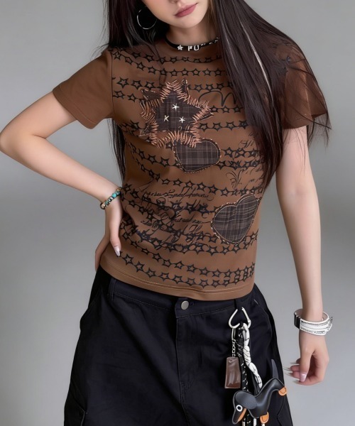 GEMEDA（ジェメダ）の「ハートプリント レースアップ風 半袖ニットトップス（Tシャツ/カットソー・レディース・レッド/ホワイト/モカ・M）」の15枚目の写真