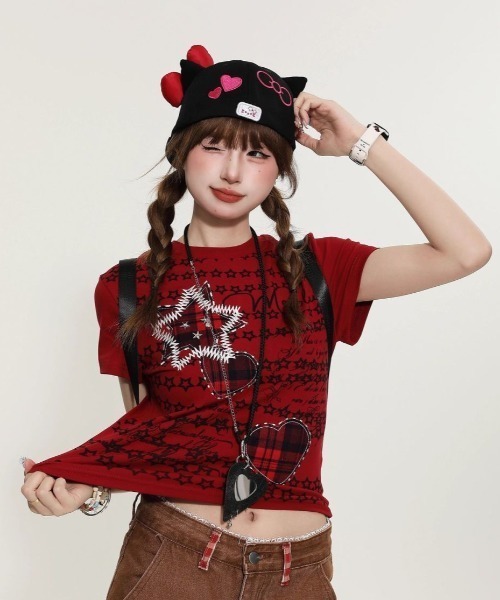 GEMEDA（ジェメダ）の「ハートプリント レースアップ風 半袖ニットトップス（Tシャツ/カットソー・レディース・レッド/ホワイト/モカ・M）」の7枚目の写真