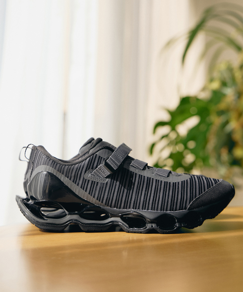 MIZUNO（ミズノ　）の「MIZUNO / ミズノ WAVE PROPHECY STRAP 2（スニーカー・レディース・ホワイト系その他/チャコールグレー・25cm/24cm/23cm）」の4枚目の写真