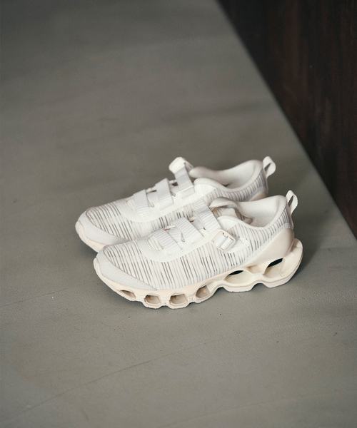 MIZUNO（ミズノ　）の「MIZUNO / ミズノ WAVE PROPHECY STRAP 2（スニーカー・レディース・ホワイト系その他/チャコールグレー・25cm/24cm/23cm）」の9枚目の写真