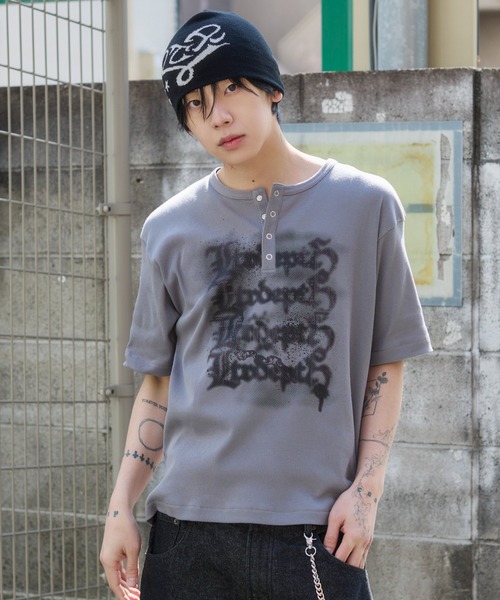 LTR DEPTH（レイターデプス）の「WEGO/【26春夏新作】グラフィックヘンリーネックT（Tシャツ/カットソー・メンズ・ブラック/グレー・LARGE/MEDIUM）」の15枚目の写真