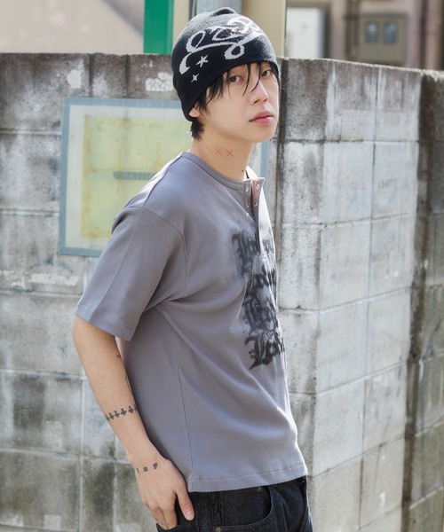 LTR DEPTH（レイターデプス）の「WEGO/【26春夏新作】グラフィックヘンリーネックT（Tシャツ/カットソー・メンズ・ブラック/グレー・LARGE/MEDIUM）」の18枚目の写真