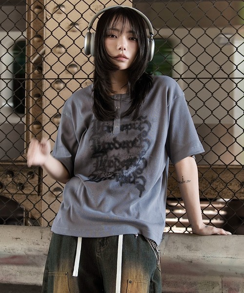 LTR DEPTH（レイターデプス）の「WEGO/【26春夏新作】グラフィックヘンリーネックT（Tシャツ/カットソー・メンズ・ブラック/グレー・LARGE/MEDIUM）」の22枚目の写真