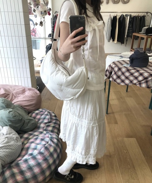 LA VORAGINE（ラ ヴォラジネ）の「エンジェルウイング シェイプ ショルダーバッグ 調節可能ストラップ ミニマル（ショルダーバッグ・レディース・チャコールグレー/ホワイト・FREE）」の15枚目の写真