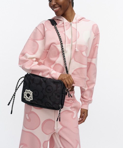 marimekko(マリメッコ)の「【kioski】Kavari Mini Unikko / shoulder bag(ショルダーバッグ・レディース・ベビーピンク/ブラック/レッド・FREE)」の2枚目の写真