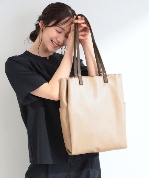 SHOO・LA・RUE（シューラルー）の「【A4】タテナガ収納トートバッグ（トートバッグ・レディース・ライトベージュ/ブラック/ブルー/ベージュ系・00）」の3枚目の写真
