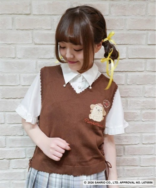 ほぼ未使用　アルトモア　刺繍ロゴベスト ポムポムプリンベスト（ベスト）｜axes femme（アクシーズファム）の