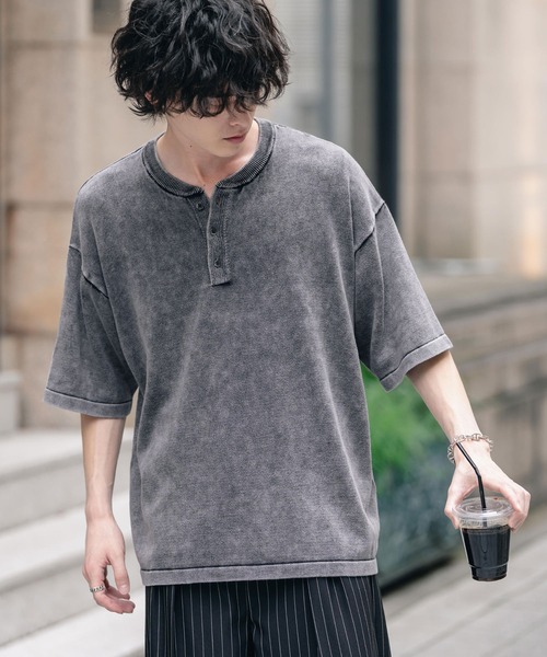 Rocky Monroe(ロッキーモンロー)の「オーバーサイズ ヴィンテージ加工ヘンリーネック半袖サマーニットTシャツ(ニット/セーター・メンズ・チャコール/ベージュ/ワイン/ブラック・XL/L/M)」の5枚目の写真